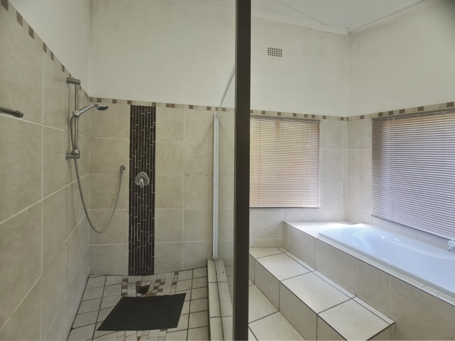 6 Bedroom Property for Sale in Meerhof North West